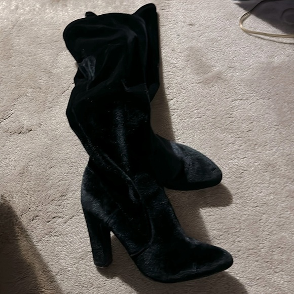 UNISA VELVET OVER KNEE BOOTs FOR WOMEN IN EUC - Picture 1 of 6